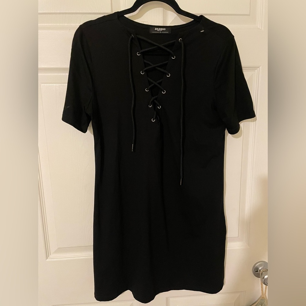 zeagoo Black Lace Up T-Shirt Dress
Size: XL